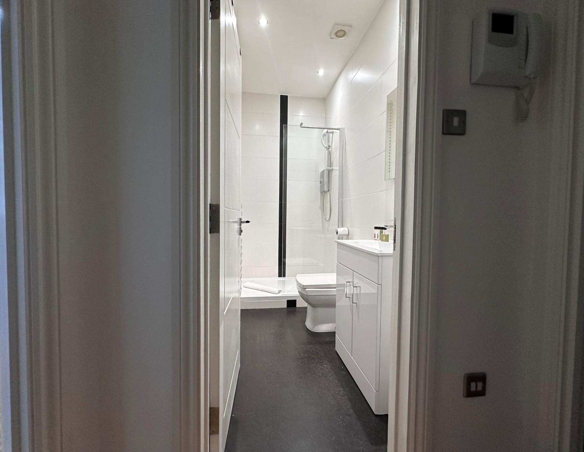 Apt 1, Soho Apartments 1St Floor By Indigo Flats Лондон Екстериор снимка