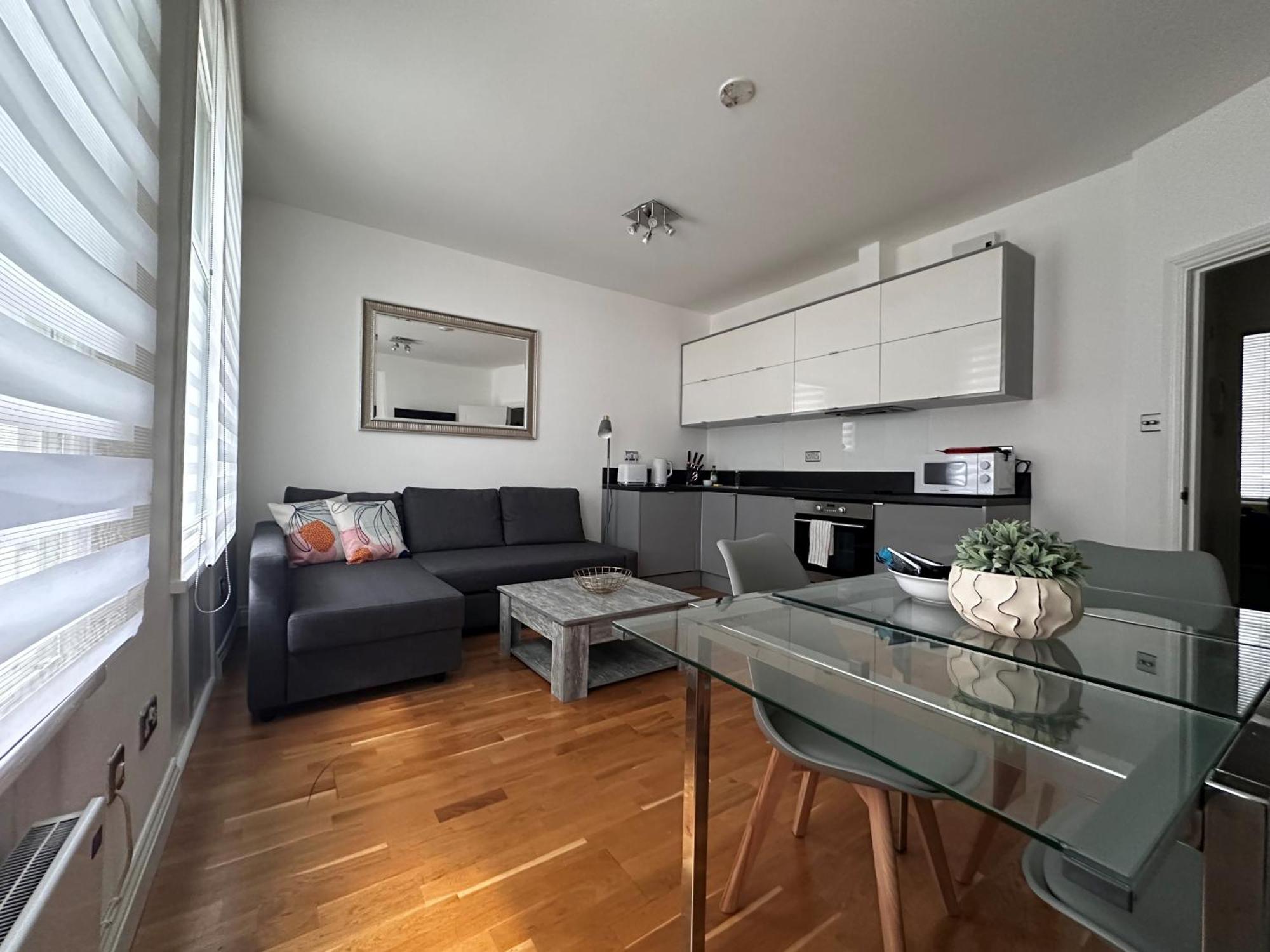 Apt 1, Soho Apartments 1St Floor By Indigo Flats Лондон Екстериор снимка