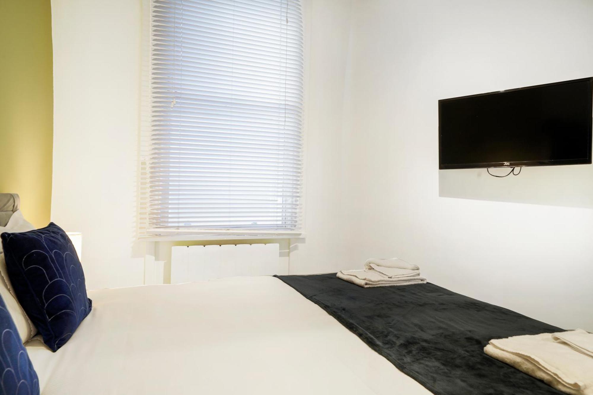 Apt 1, Soho Apartments 1St Floor By Indigo Flats Лондон Екстериор снимка