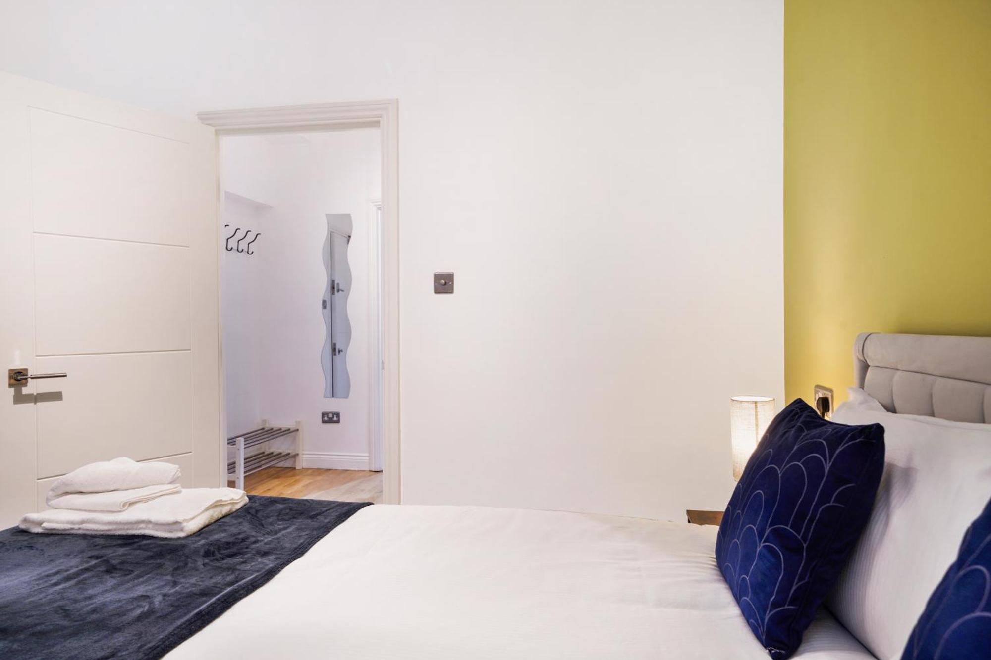 Apt 1, Soho Apartments 1St Floor By Indigo Flats Лондон Екстериор снимка
