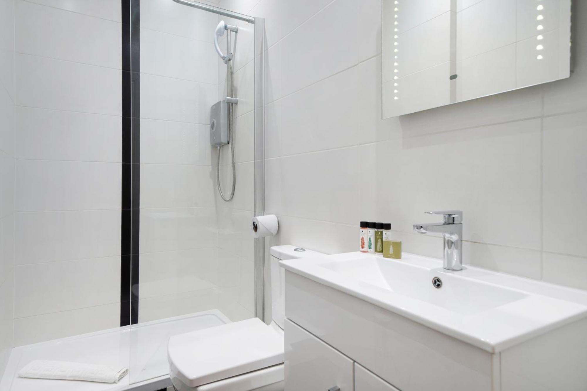 Apt 1, Soho Apartments 1St Floor By Indigo Flats Лондон Екстериор снимка